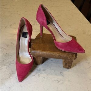 White House Black Market Fuchsia Suede Heels